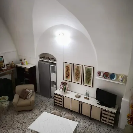 Arco Antico Konukevi Grassano